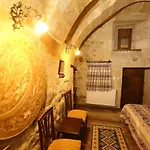 ゲストハウス Antique House 4*